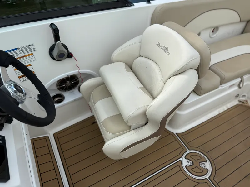 Slide: The Image of NauticStar 223 DC 2022 - 16