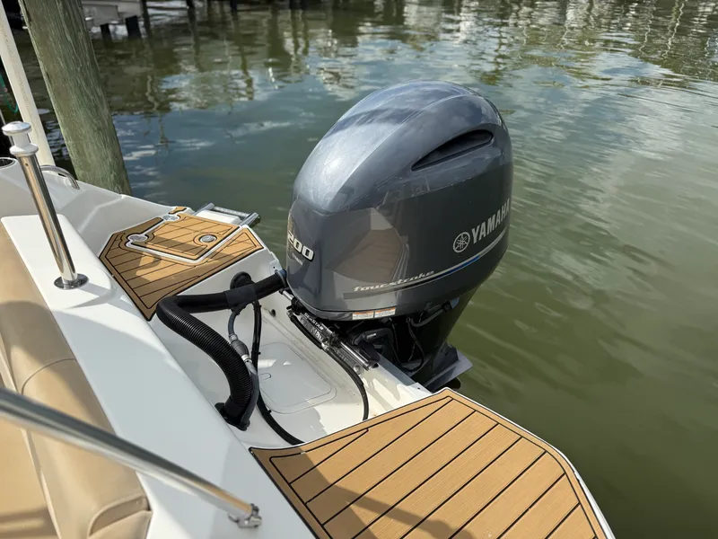 Slide: The Image of NauticStar 223 DC 2022 - 3