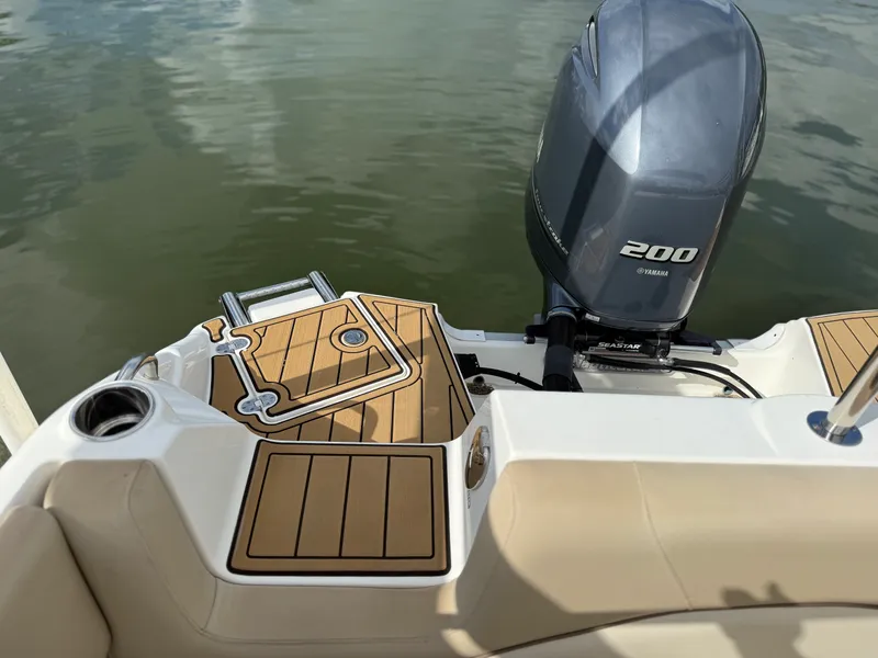 Slide: The Image of NauticStar 223 DC 2022 - 4