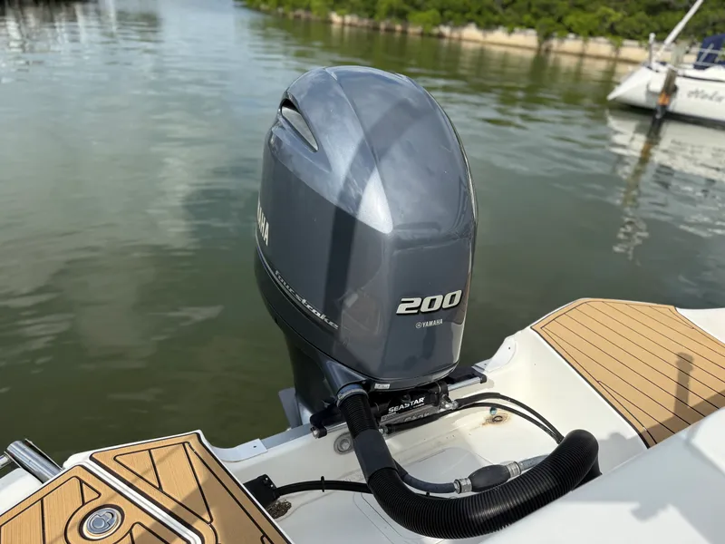 Slide: The Image of NauticStar 223 DC 2022 - 5