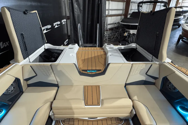 Slide: The Image of Nautique Super Air Nautique S23 2025 - 16