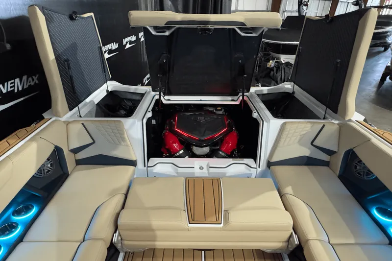 Slide: The Image of Nautique Super Air Nautique S23 2025 - 19