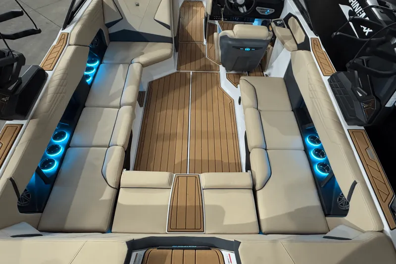 Slide: The Image of Nautique Super Air Nautique S23 2025 - 8