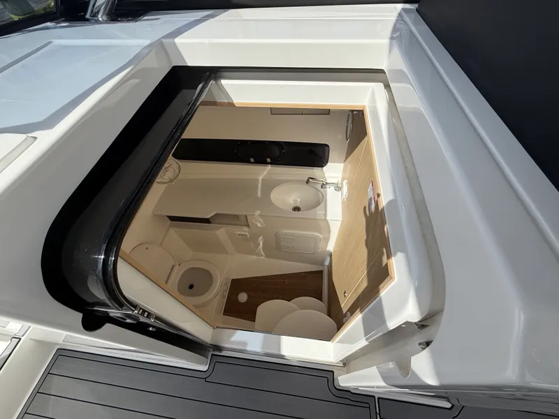 Slide: The Image of Aquila 32 Sport 2024 - 18