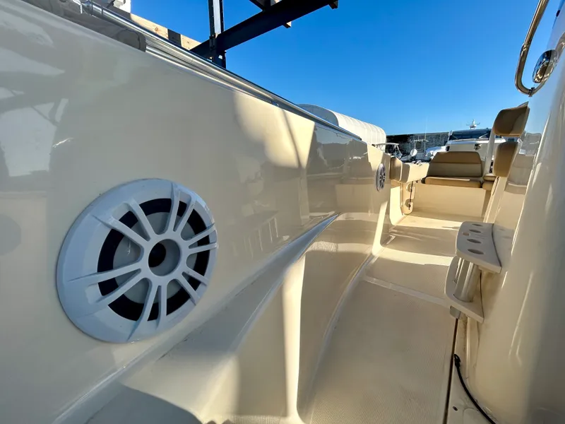 Slide: The Image of Scout 195 Sportfish 2022 - 18