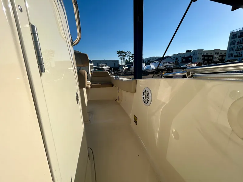 Slide: The Image of Scout 195 Sportfish 2022 - 19