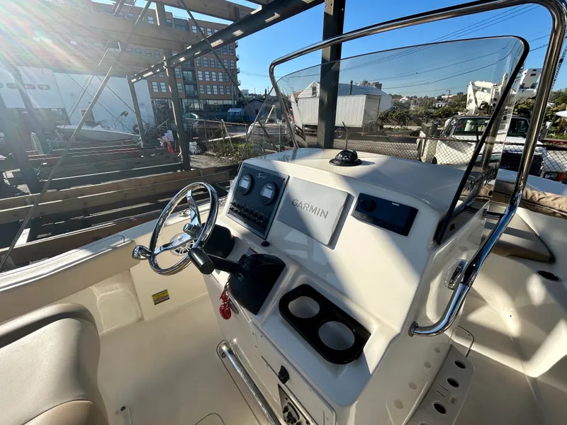 Slide: The Image of Scout 195 Sportfish 2022 - 5