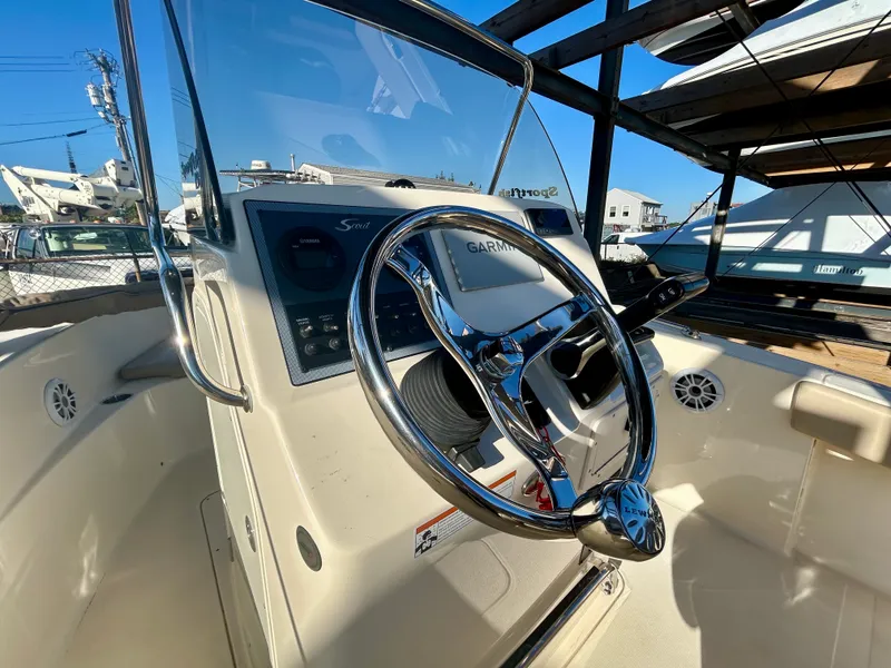 Slide: The Image of Scout 195 Sportfish 2022 - 6