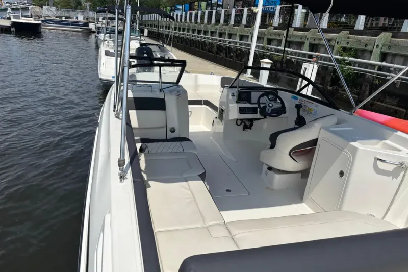 Slide: The Image of Bayliner DX 2200 2023 - 7