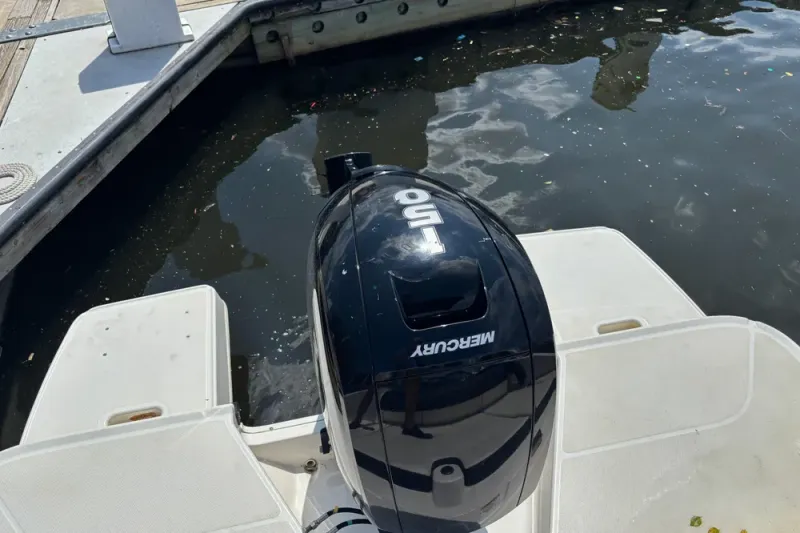 Slide: The Image of Bayliner DX 2200 2023 - 8