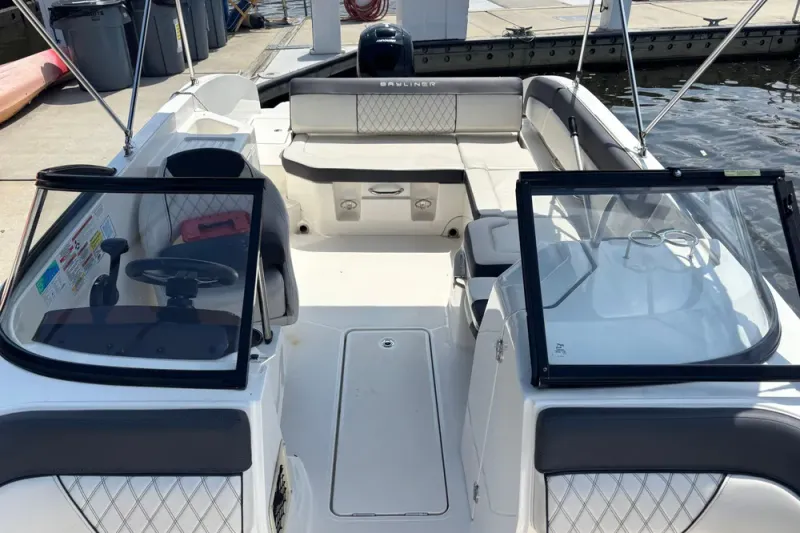 Slide: The Image of Bayliner DX 2200 2023 - 5