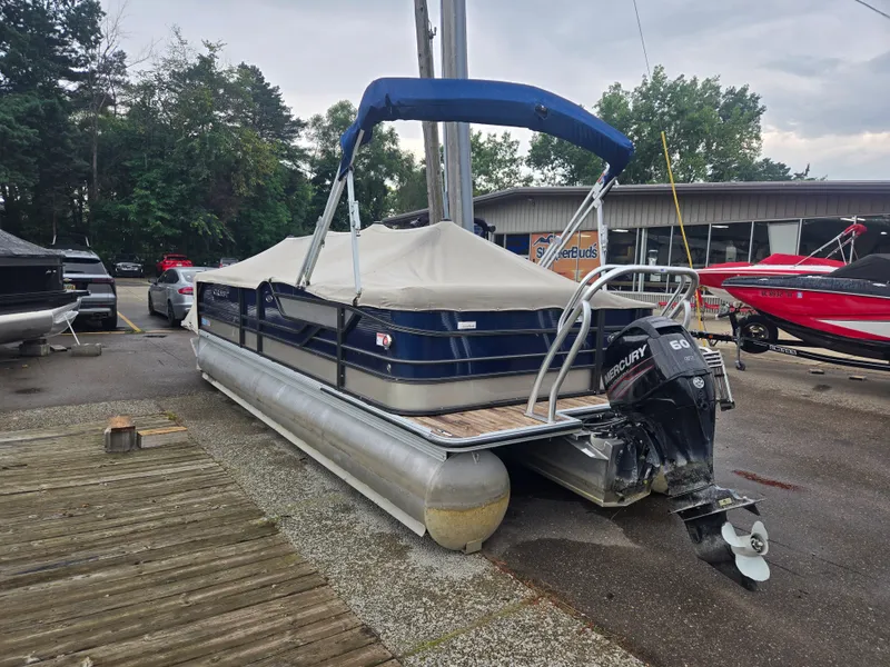 Slide: The Image of Crest 250 CLASSIC L 2016 - 13