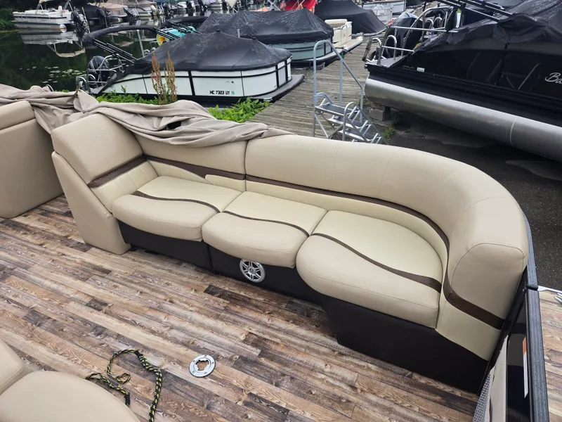 Slide: The Image of Crest 250 CLASSIC L 2016 - 3