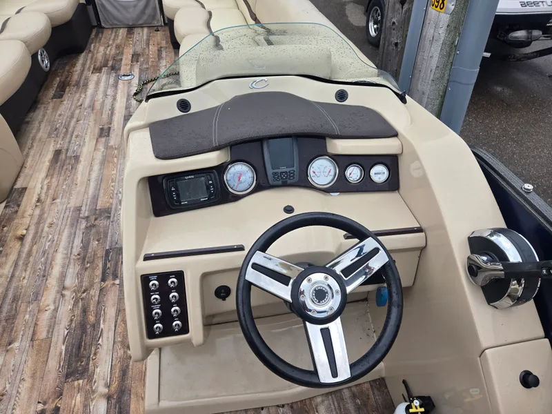 Slide: The Image of Crest 250 CLASSIC L 2016 - 8