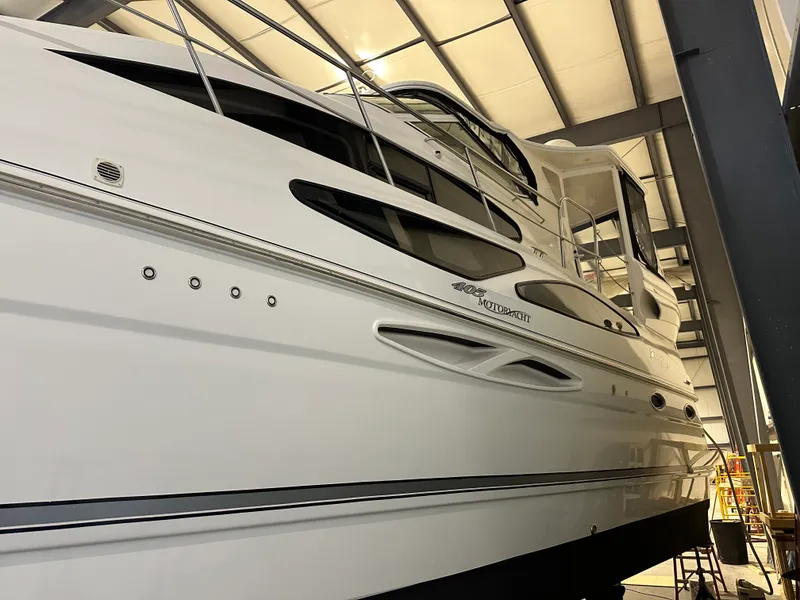 Slide: The Image of Cruisers Yachts 405 MOTOR YACHT 2005 - 10