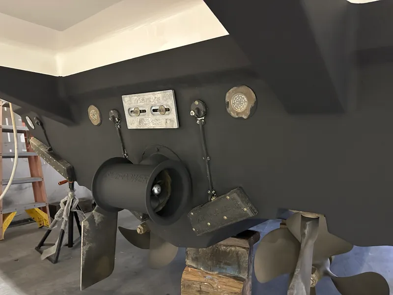 Slide: The Image of Cruisers Yachts 405 MOTOR YACHT 2005 - 16