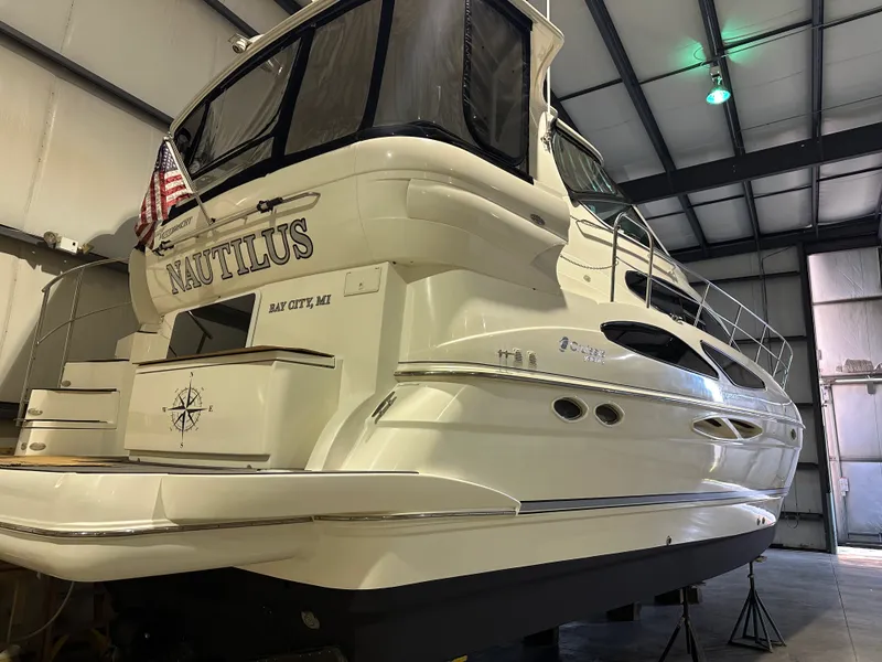 Slide: The Image of Cruisers Yachts 405 MOTOR YACHT 2005 - 17