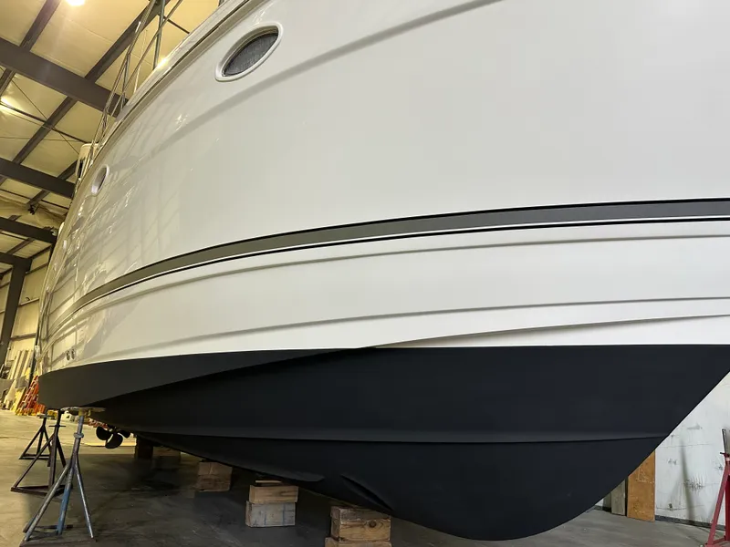 Slide: The Image of Cruisers Yachts 405 MOTOR YACHT 2005 - 2