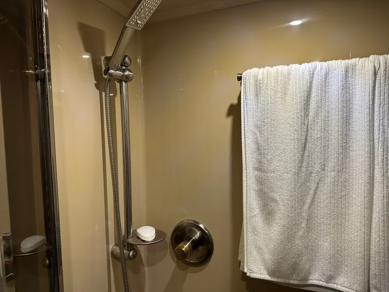 Slide: The Image of Cruisers Yachts 405 MOTOR YACHT 2005 - 29