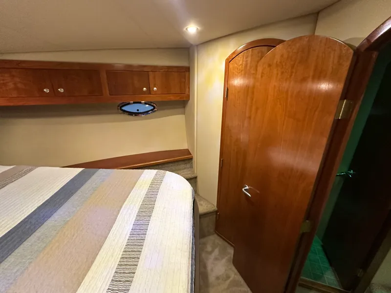 Slide: The Image of Cruisers Yachts 405 MOTOR YACHT 2005 - 30