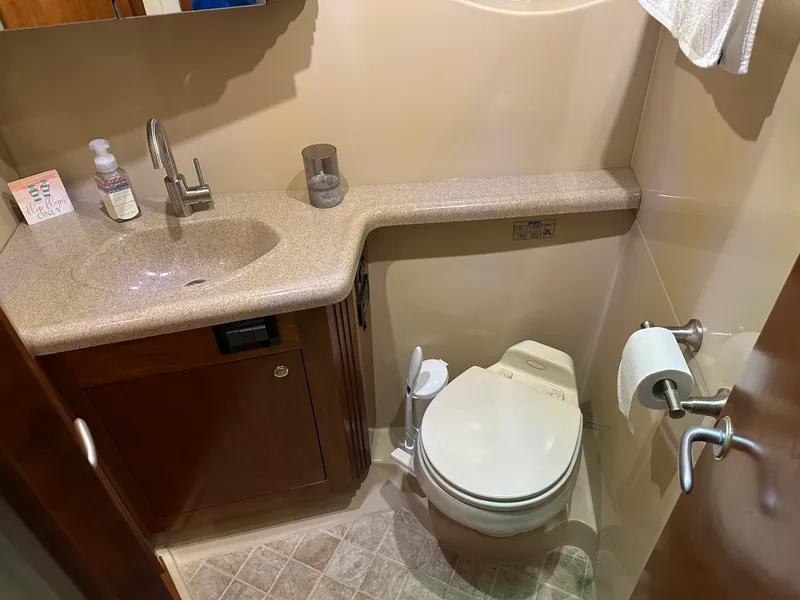 Slide: The Image of Cruisers Yachts 405 MOTOR YACHT 2005 - 31