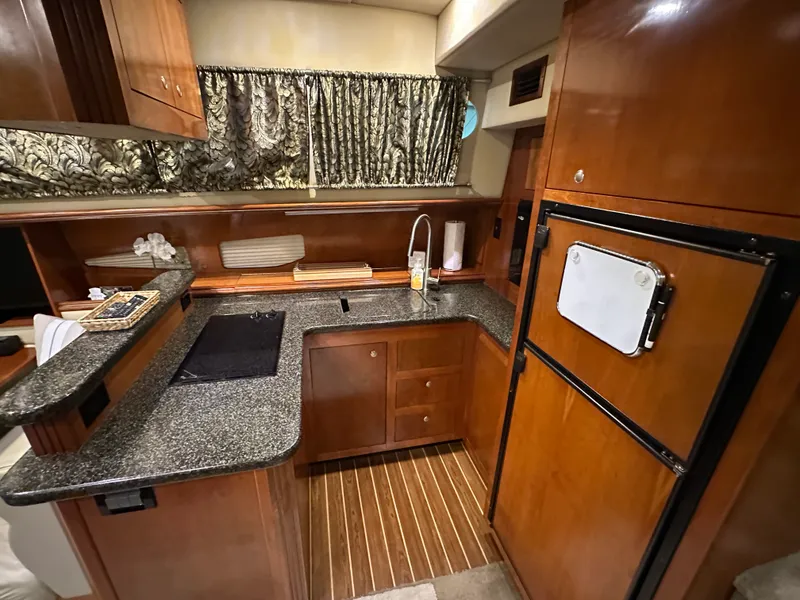 Slide: The Image of Cruisers Yachts 405 MOTOR YACHT 2005 - 35