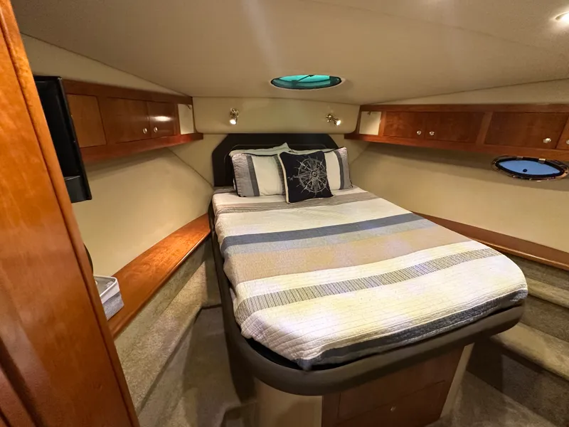 Slide: The Image of Cruisers Yachts 405 MOTOR YACHT 2005 - 43