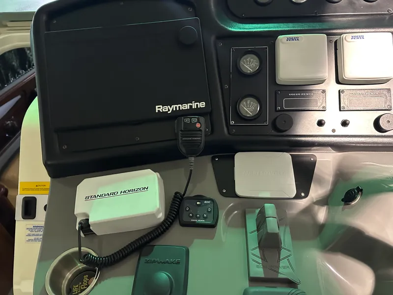 Slide: The Image of Cruisers Yachts 405 MOTOR YACHT 2005 - 47