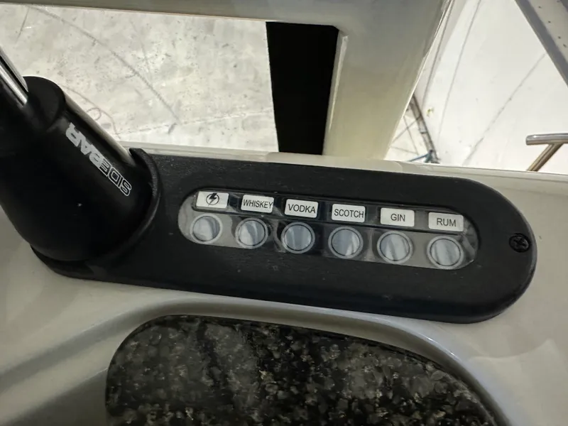 Slide: The Image of Cruisers Yachts 405 MOTOR YACHT 2005 - 48