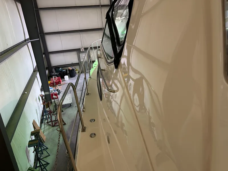 Slide: The Image of Cruisers Yachts 405 MOTOR YACHT 2005 - 49