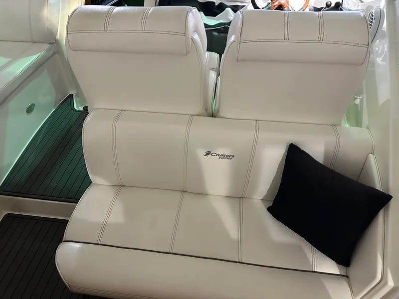 Slide: The Image of Cruisers Yachts 405 MOTOR YACHT 2005 - 51