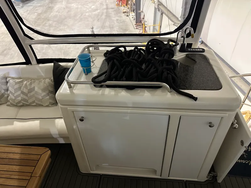 Slide: The Image of Cruisers Yachts 405 MOTOR YACHT 2005 - 52