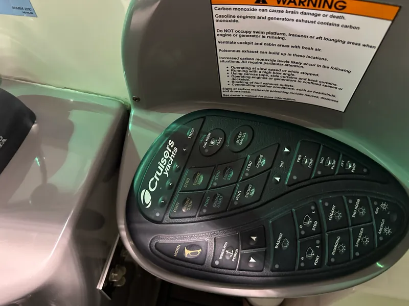 Slide: The Image of Cruisers Yachts 405 MOTOR YACHT 2005 - 57