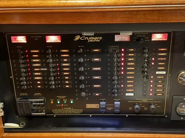 Slide: The Image of Cruisers Yachts 405 MOTOR YACHT 2005 - 71