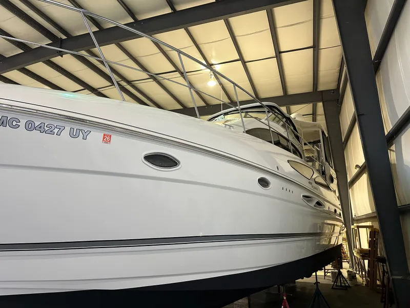 Slide: The Image of Cruisers Yachts 405 MOTOR YACHT 2005 - 8