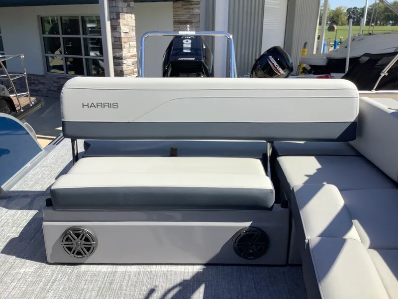 Slide: The Image of Harris Grand Mariner 230 2026 - 12