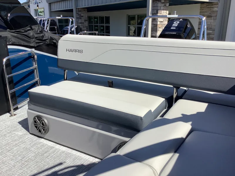 Slide: The Image of Harris Grand Mariner 230 2026 - 13