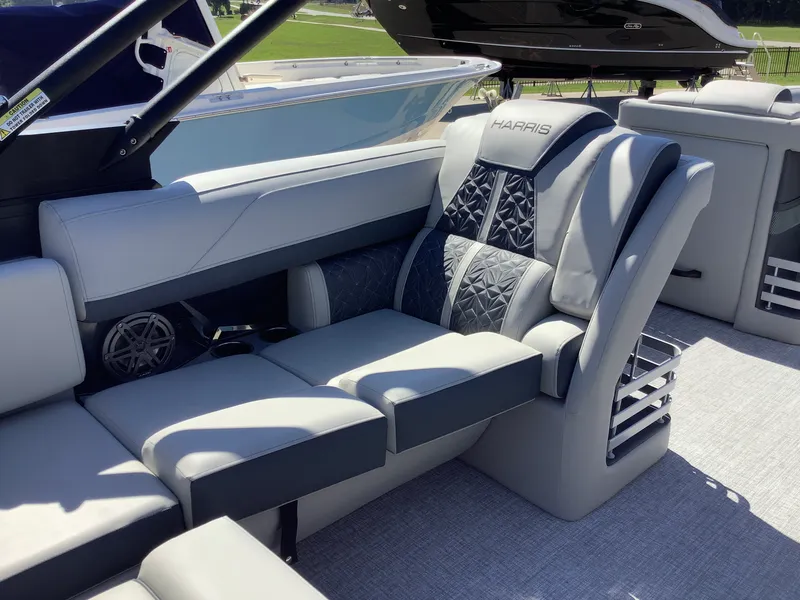 Slide: The Image of Harris Grand Mariner 230 2026 - 16