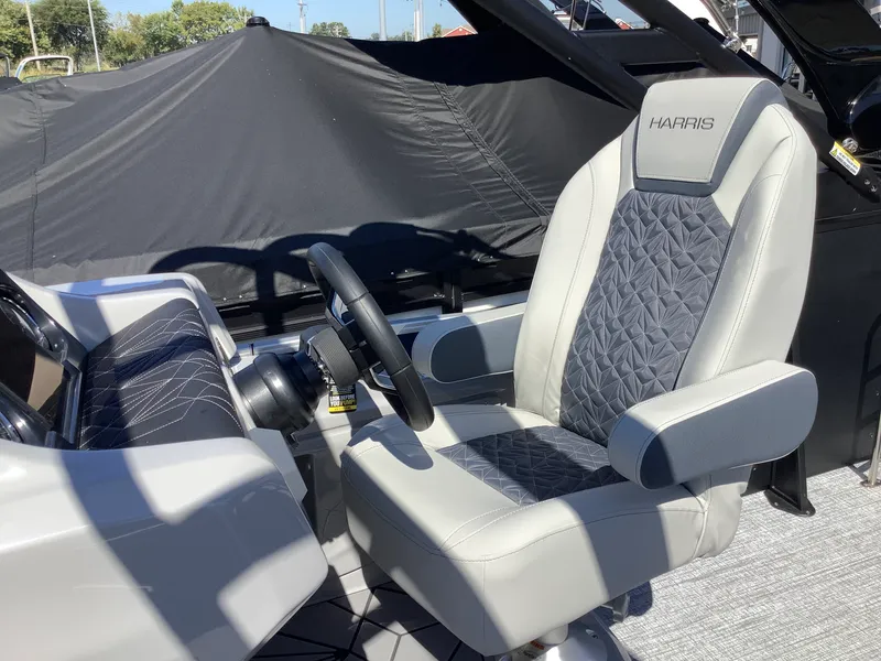 Slide: The Image of Harris Grand Mariner 230 2026 - 24