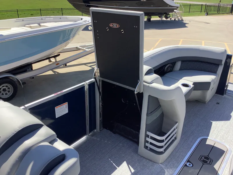 Slide: The Image of Harris Grand Mariner 230 2026 - 26