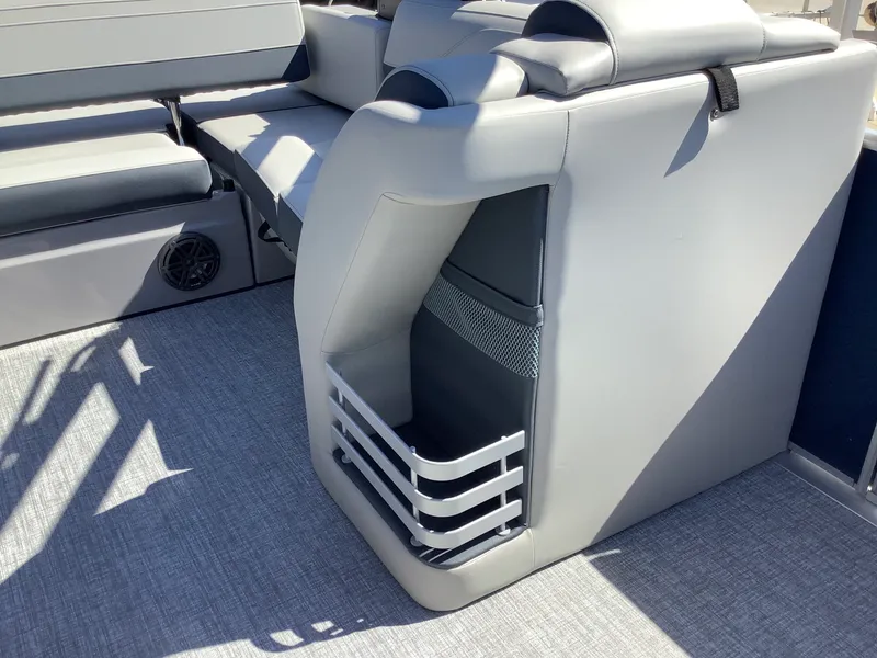 Slide: The Image of Harris Grand Mariner 230 2026 - 27
