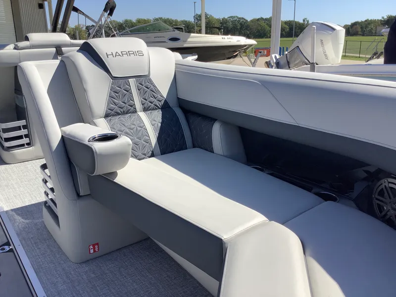 Slide: The Image of Harris Grand Mariner 230 2026 - 33