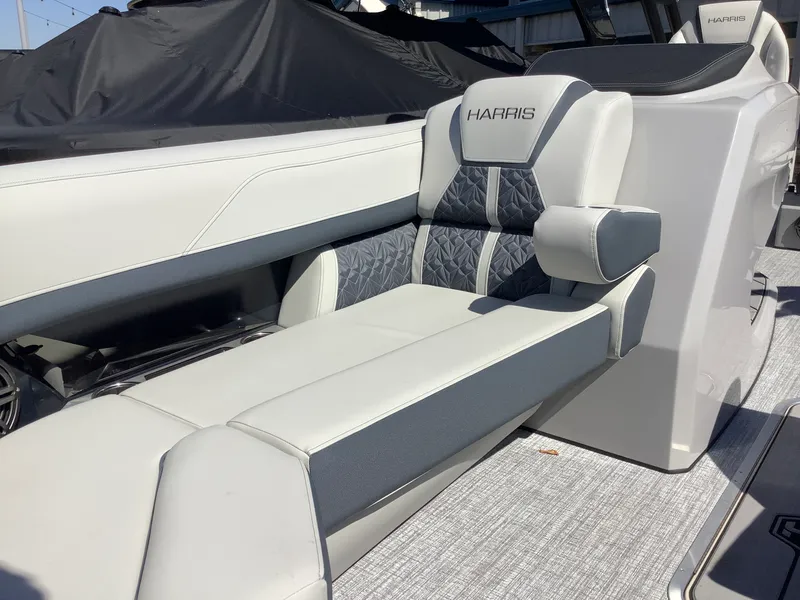 Slide: The Image of Harris Grand Mariner 230 2026 - 34