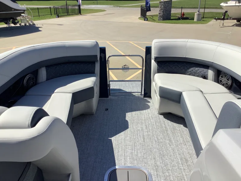 Slide: The Image of Harris Grand Mariner 230 2026 - 35
