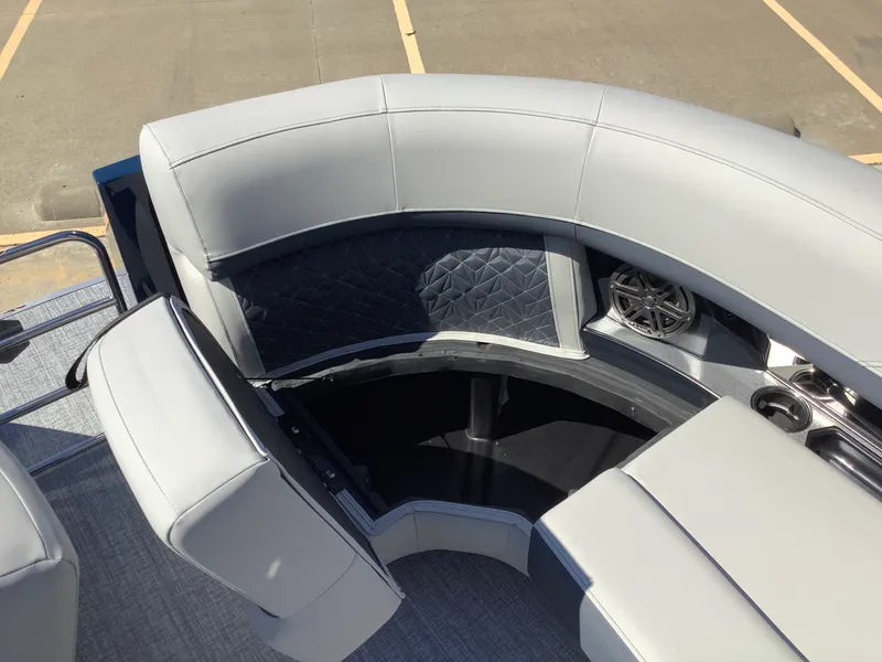 Slide: The Image of Harris Grand Mariner 230 2026 - 38