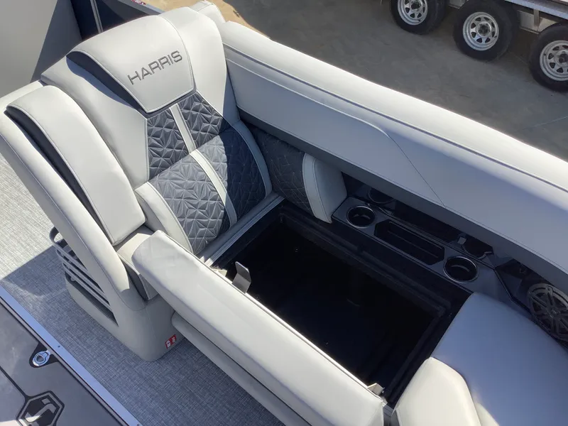 Slide: The Image of Harris Grand Mariner 230 2026 - 40
