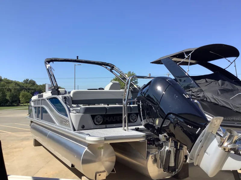 Slide: The Image of Harris Grand Mariner 230 2026 - 5