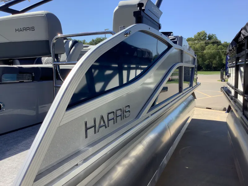 Slide: The Image of Harris Grand Mariner 230 2026 - 7