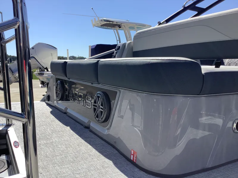 Slide: The Image of Harris Grand Mariner 230 2026 - 8