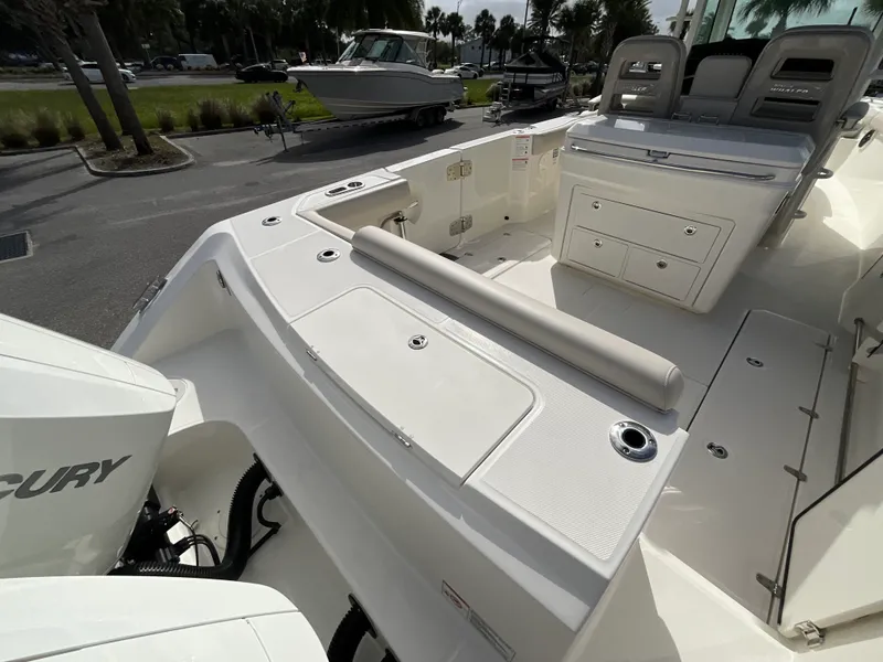 Slide: The Image of Boston Whaler 330 Outrage 2026 - 11